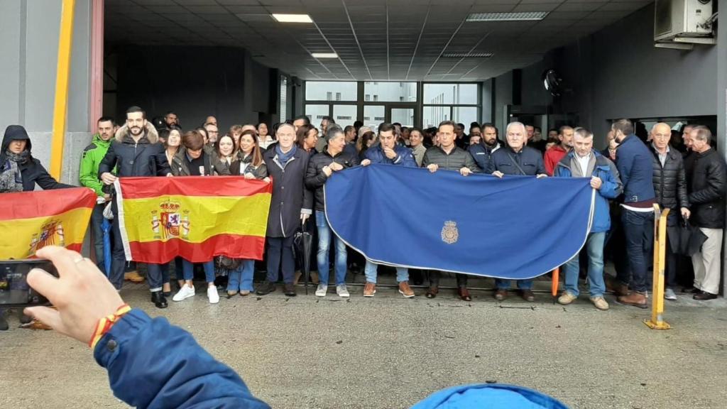 Concentración en A Coruña en apoyo a los policías heridos en Cataluña