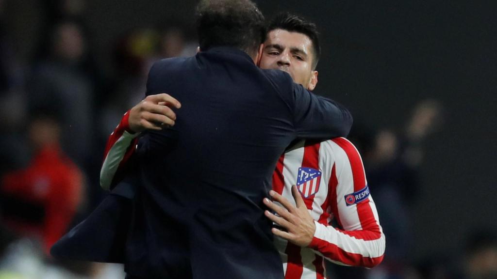 Simeone y Morata se funden en un abrazo