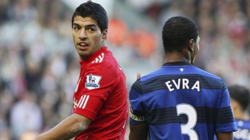 Luis Suárez y Patrice Evra.