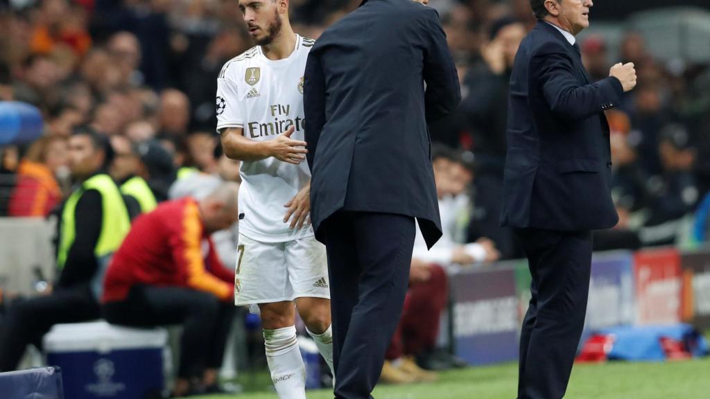 Zidane saluda a Hazard tras ser sustituido ante el Galatasaray