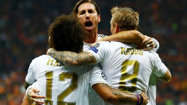 Sergio Ramos, Marcelo y Kroos celebran el primer gol del Real Madrid al Galatasaray