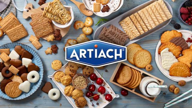 El logo de Artiach con un surtido de galletas de sus marcas.