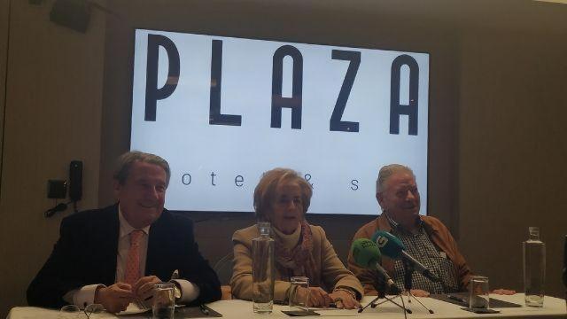 De izquierda a derecha, Paco Vazquez, Nona Inés Vilariño y José Manuel Couceiro