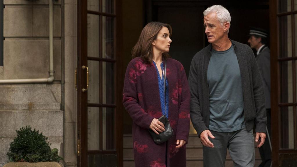 Tina Fey y John Slattery en Modern Love.