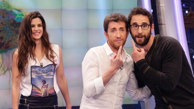 Clara Lago y Dani Rovira junto a Pablo Motos (Antena 3)