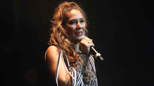 Rosario Mohedano sobre el escenario durante un concierto en 2018.