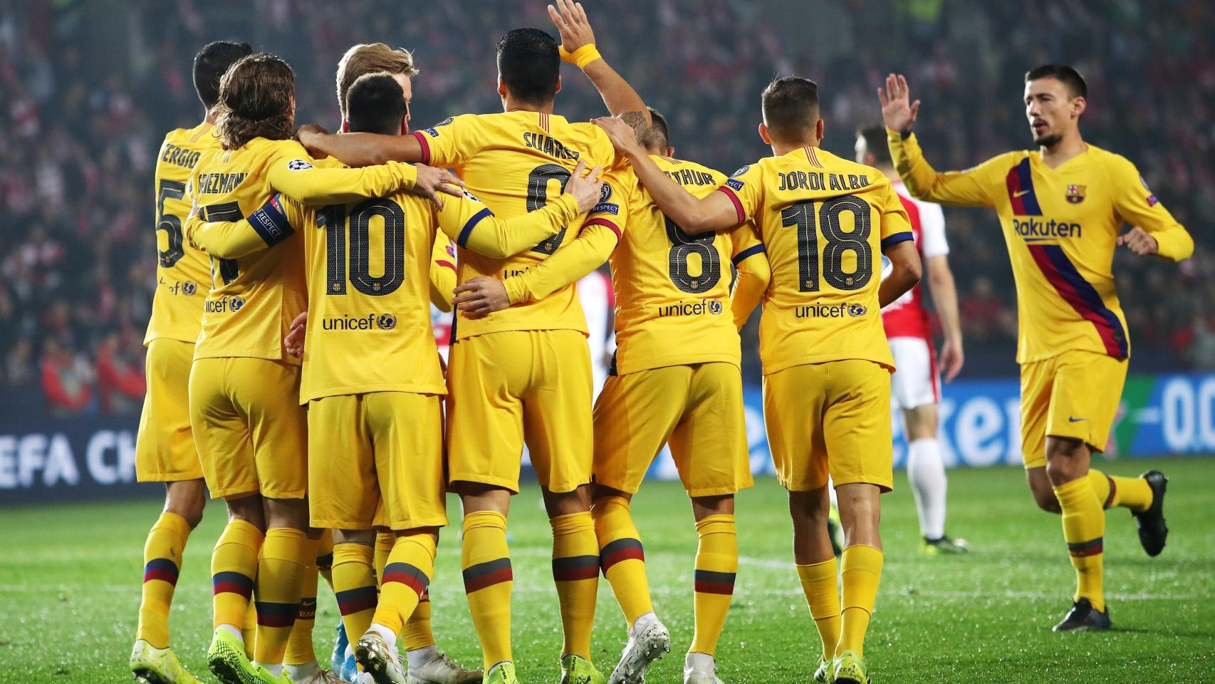 Los jugadores del Barcelona celebran uno de los goles ante el Slavia de Praga