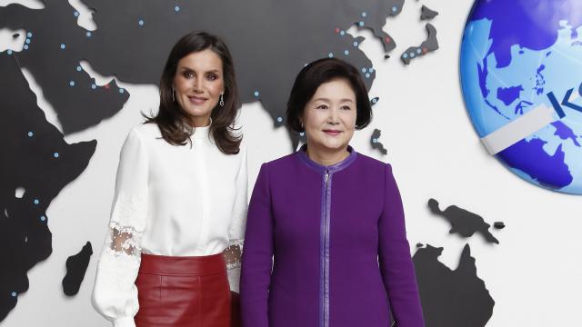 La reina Letizia ha visitado en Seúl la sede de la Agencia de Promoción de Inversión Comercial de Corea, Kotra.