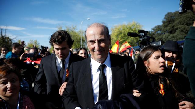 Francis Franco, a la salida del cementerio de Mingorrubio.