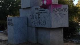 La estatua de Pablo Iglesias en Madrid amanece llena de pintadas: Viva Franco y profanadores