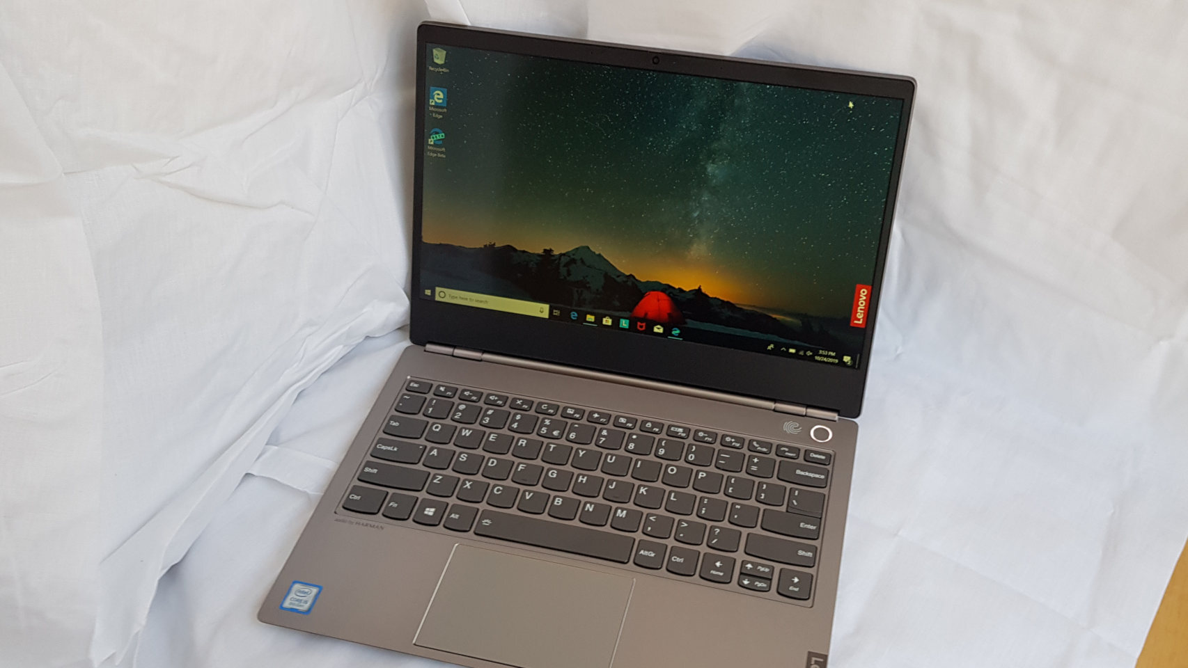 Analisis Lenovo Thinkbook 13s: profesional con piel de fiestero