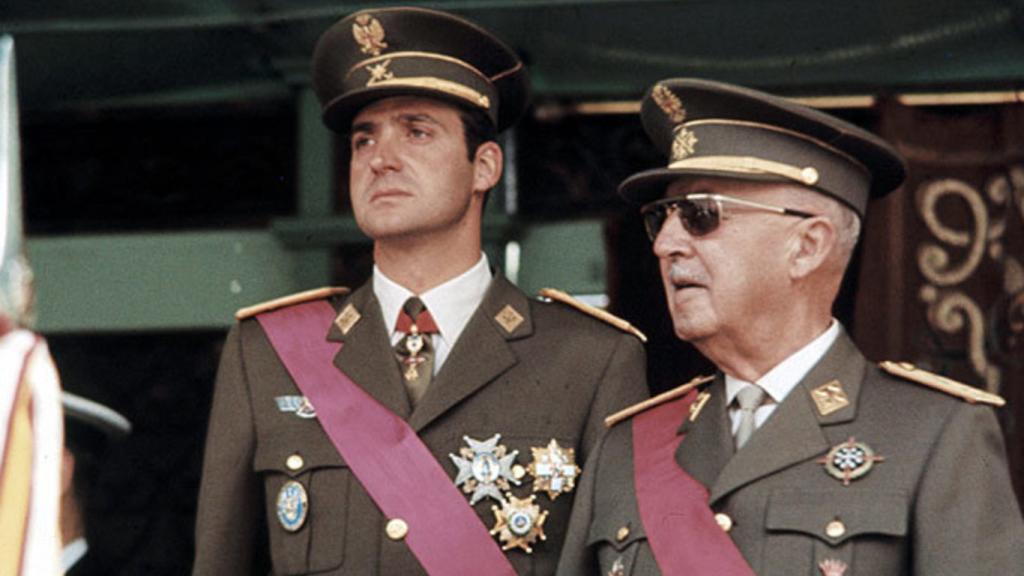 Juan Carlos I junto al dictador Francisco Franco.