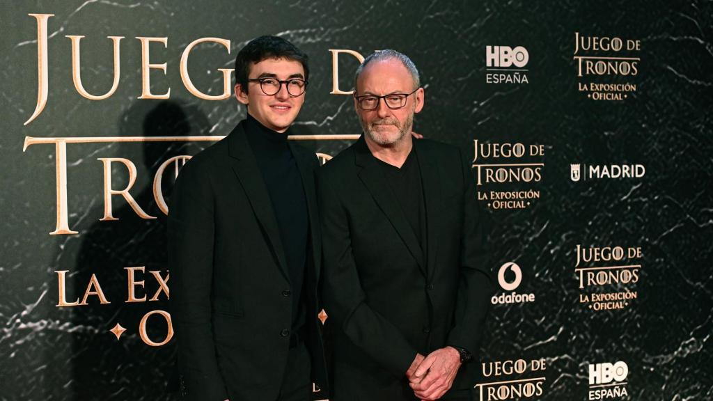 Isaac Hempstead-Wright y Liam Cunningham