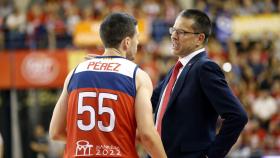 Pedro Martínez y Dani Pérez, durante un partido de Liga Endesa con BAXI Manresa