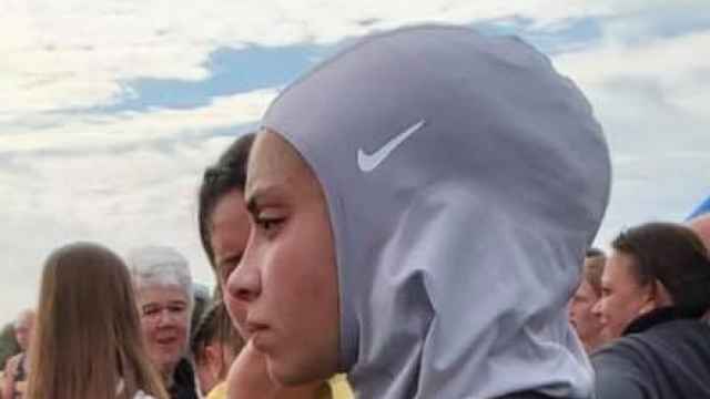 Descalifican a una corredora de cross por llevar hijab