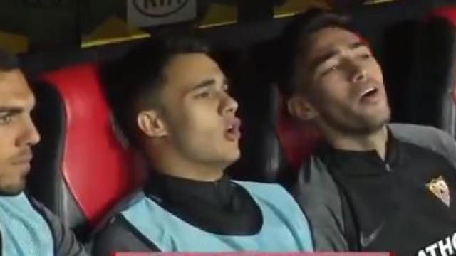 Sergio Reguilón y Munir cantan en el banquillo