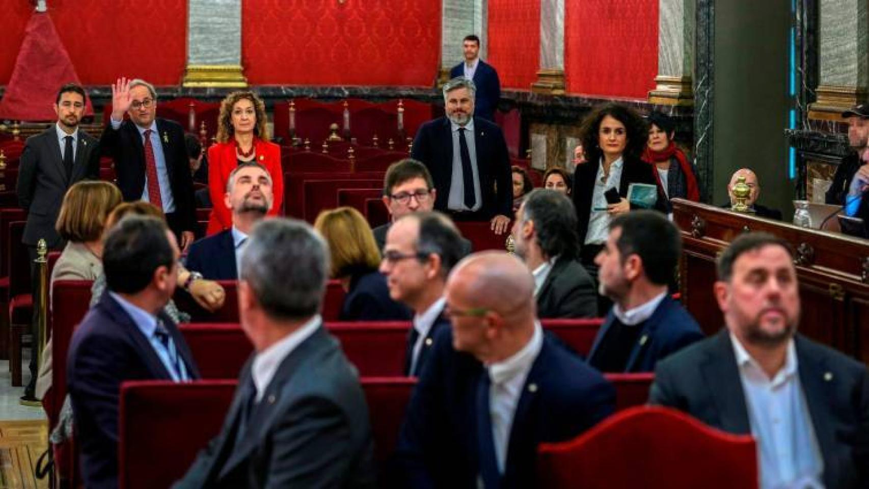 Capella junto a Torra en la primera sesión del juicio del 'procés'./