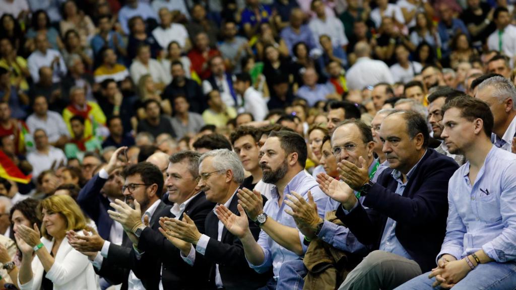 Santiago Abascal, José Antonio Ortega Lara, junto a otros dirigentes de Vox en Murcia.