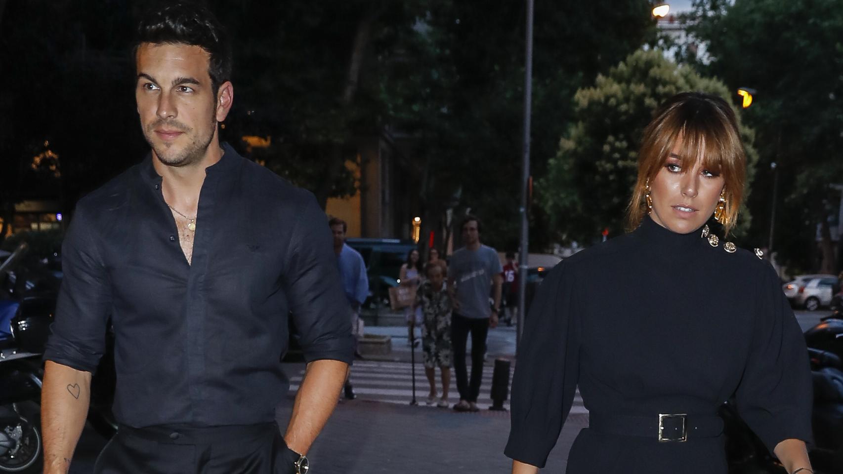 Mario Casas y Blanca Suárez por las calles de Madrid.