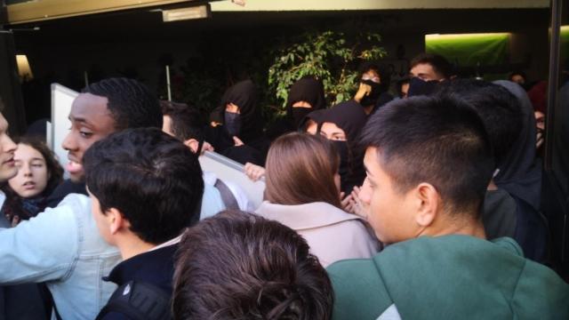 Imagen del enfrentamiento en el campus de la Ciutadella de la Pompeu Fabra. Foto: @jmorenocusac