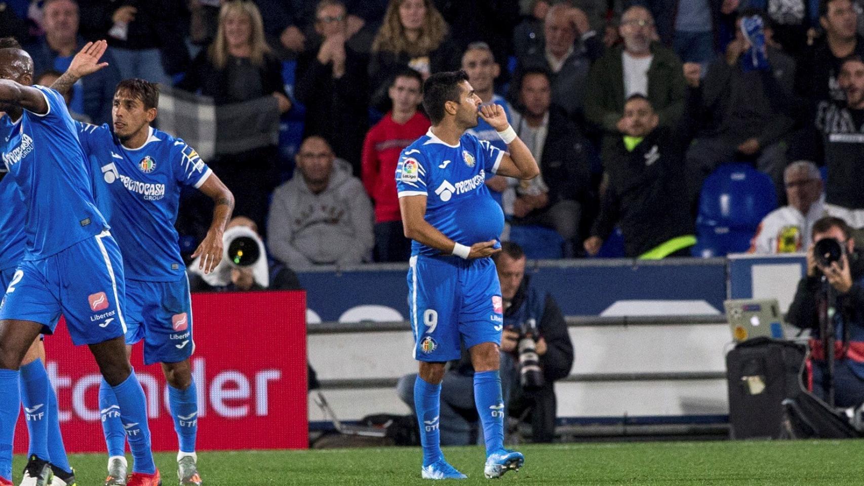 Ángel celebra uno de los goles del Getafe - Granada