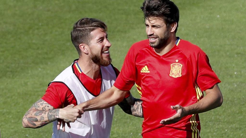 Sergio Ramos y Gerard Piqué, con la Selección