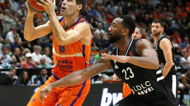 El Valencia gana en casa su primer partido de Euroliga ante el ASVEL