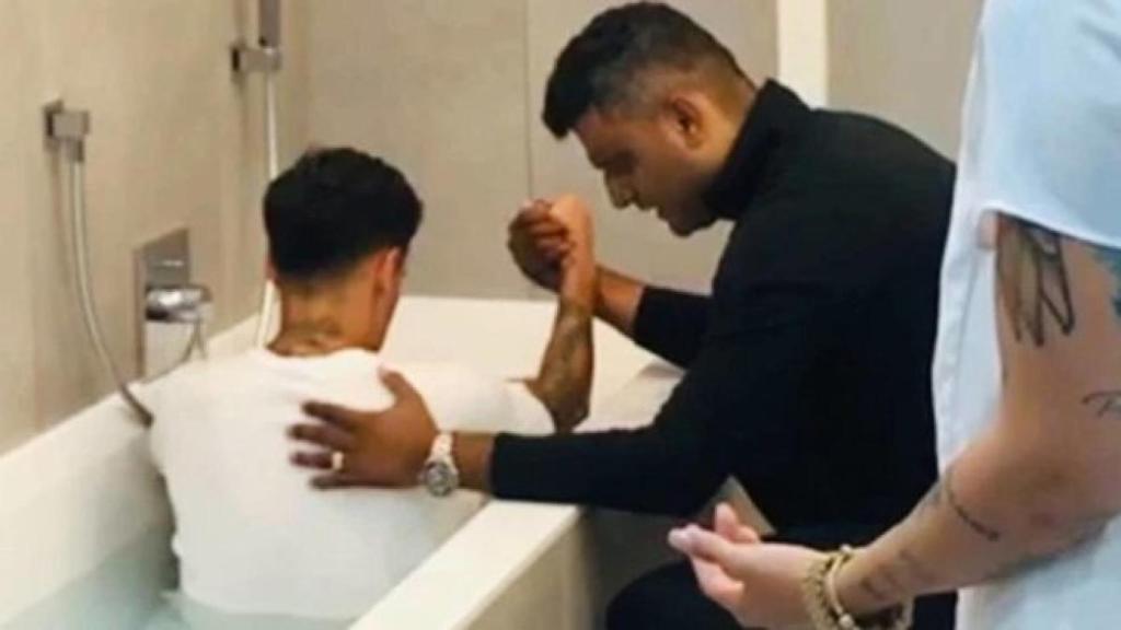 Coutinho en la bañera de su casa