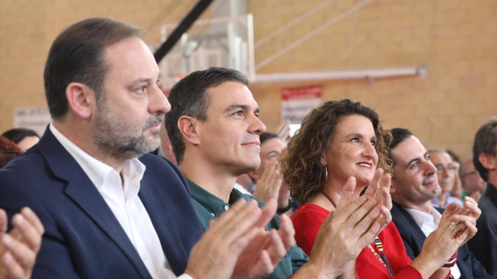 Ábalos, Sánchez y Mercedes Caballero, secretaria general del PSOE en la provincia de Valencia.
