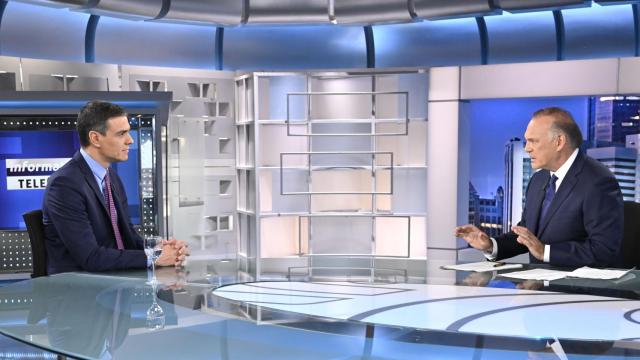 Pedro Piqueras con Pedro Sánchez (Mediaset)