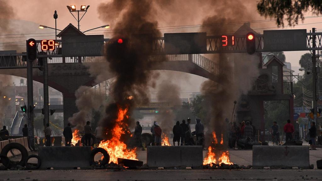 Barricadas de fuego en las calles de Santa Cruz (Bolivia) contra el pucherazo electoral de Evo Morales en Bolivia.