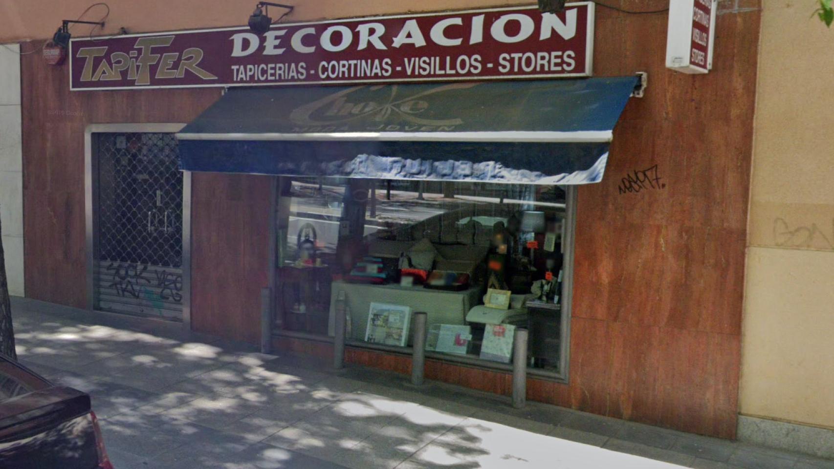 Fachada de la tienda donde ha sido hallado el cadáver.