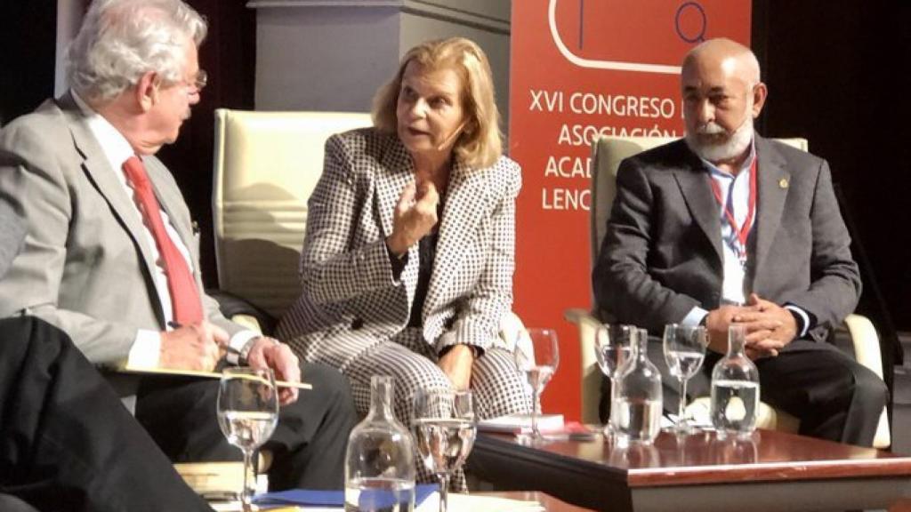 Carme Riera y Leonardo Padura, durante una conferencia del Congreso de la ASALE.