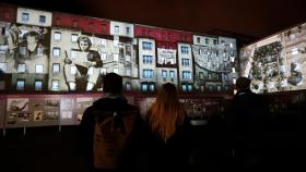 Proyecciones en la antigua sede de la Stasi de Berlín como homenaje a la caída del Muro.