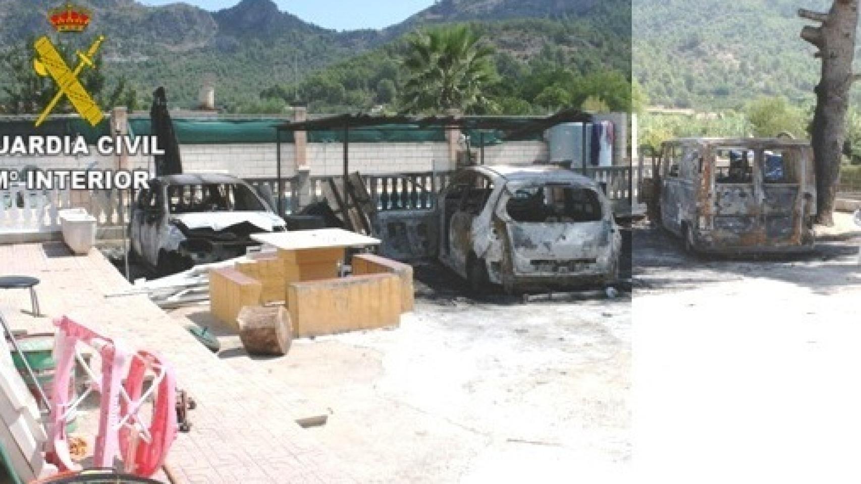 Los vehiculos quemados en Gandía.