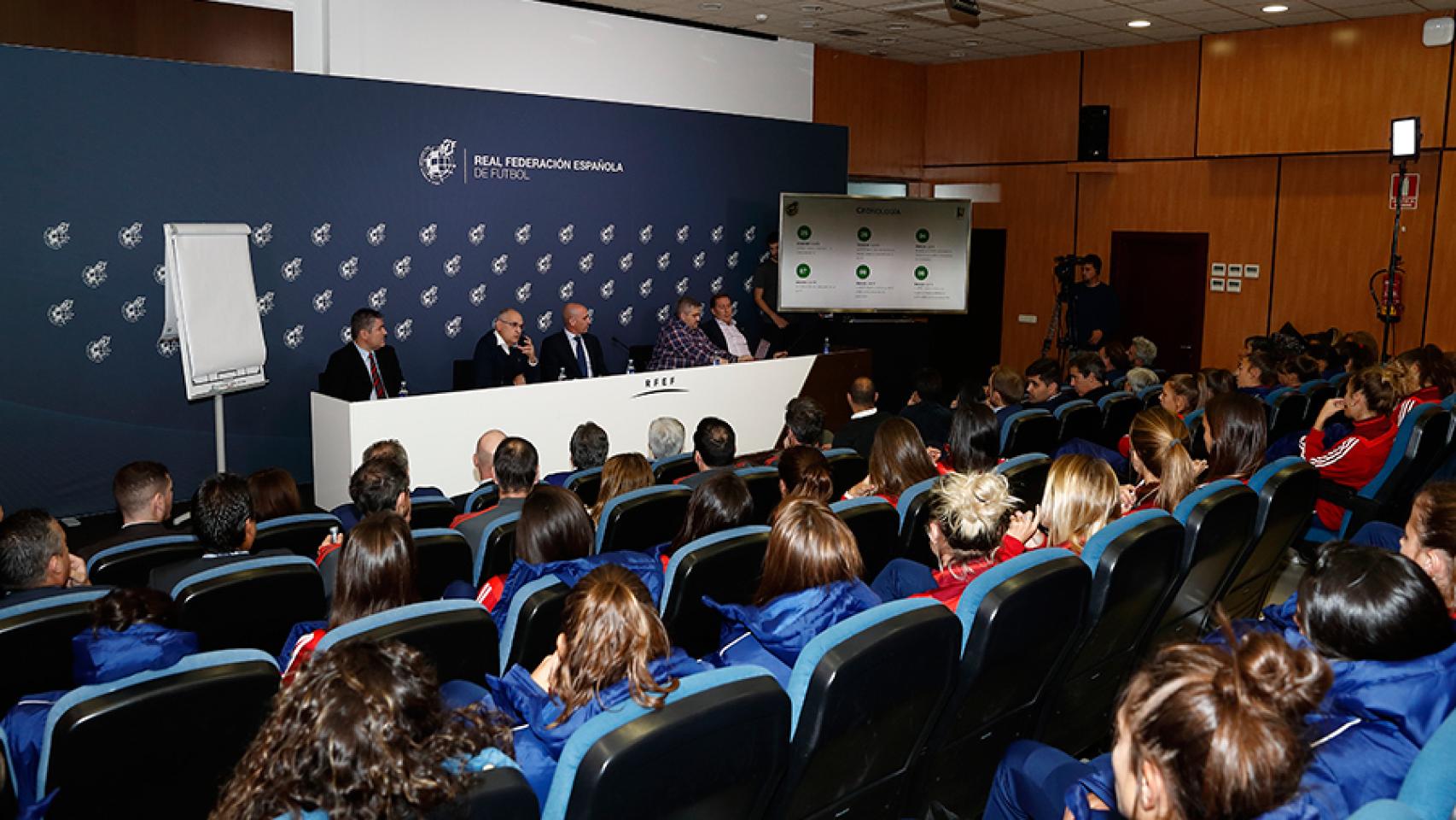 La reunión entre la RFEF y las jugadoras de fútbol