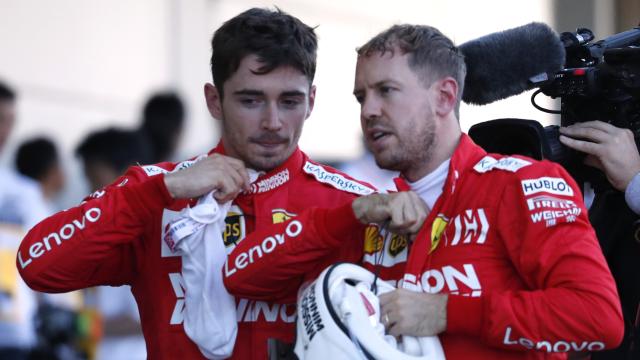 Charles Leclerc y Sebastian Vettel conversan durante el GP de Japón de Fórmula 1