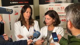 Doctora Natividad Raña atendiendo a los medios