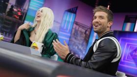 Pablo Alborán y Ava Max, en 'El Hormiguero'.