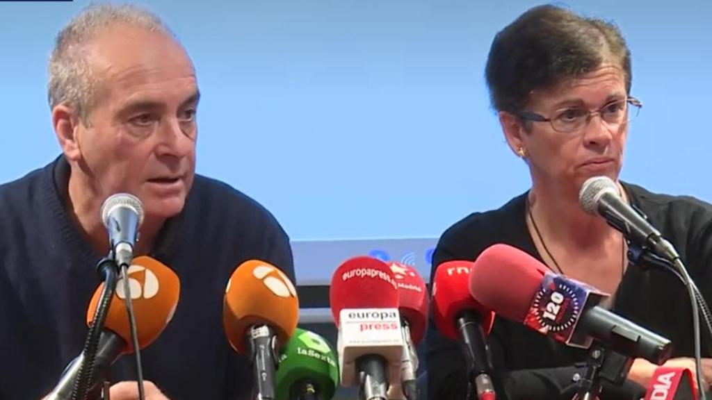 Los padres de Aitor, en una rueda de prensa que han ofrecido hoy.