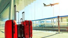 Las aerolíneas cobran entre 6 y 35 euros por llevar la maleta en la cabina del avión