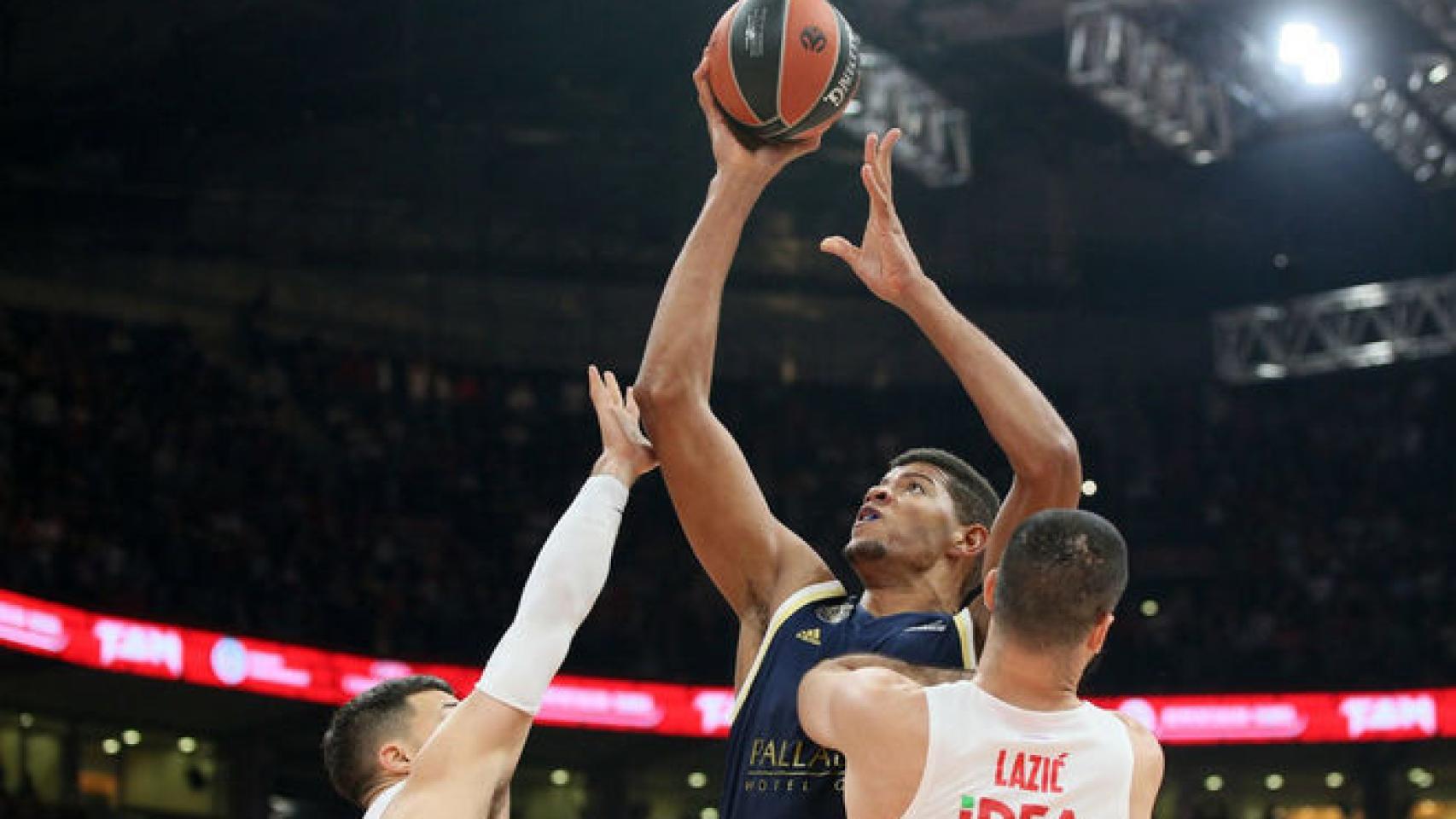 Walter Tavares contra Estrella Roja.