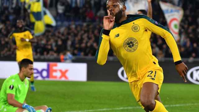 Ntcham celebrando su gol a la Lazio.
