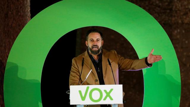 Santiago Abascal en el mitin de cierre de campaña, en la plaza de Colón.