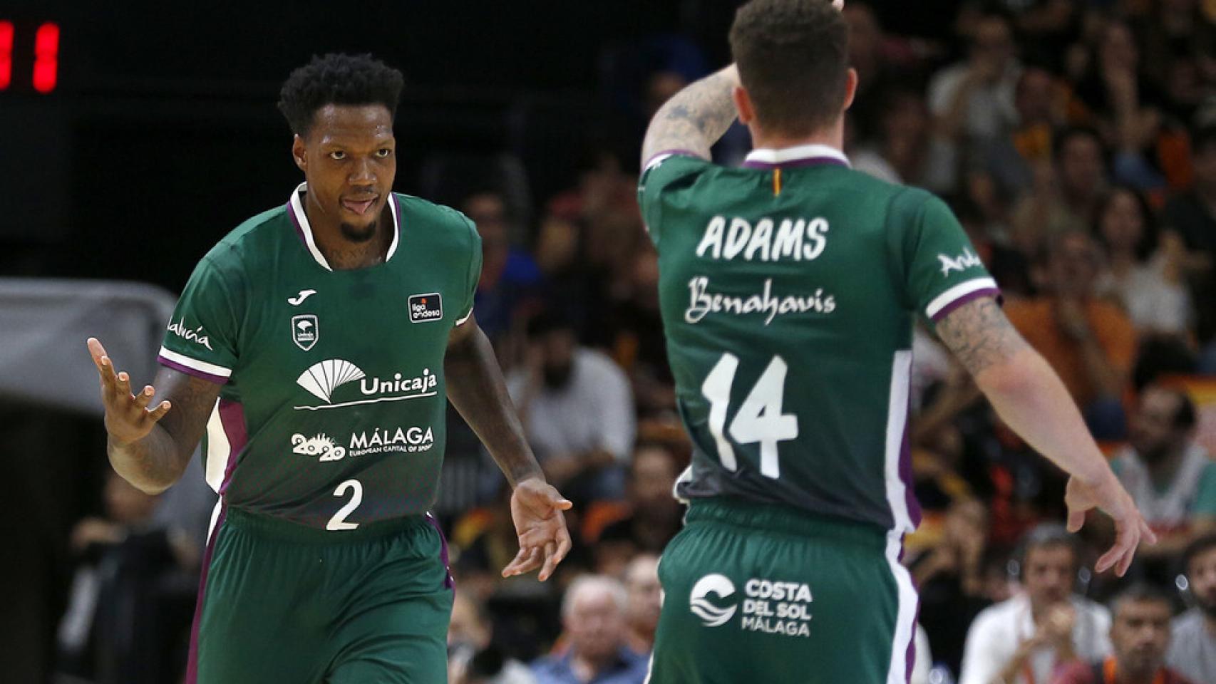 Adams y Thompson, durante el partido de Liga Endesa entre Unicaja y Valencia Basket