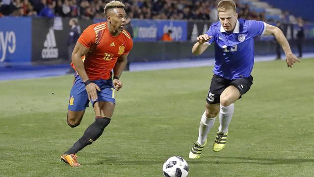 Adama Traoré, en un partido con España