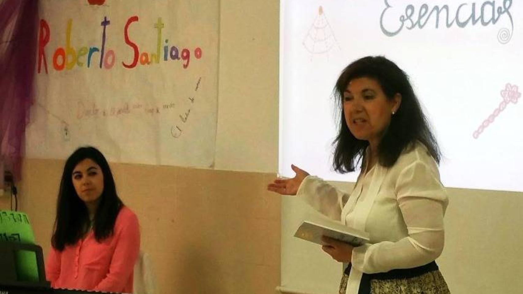 Lola Pinto en la presentación de su primer libro en el CEIP Valparaíso de Toledo