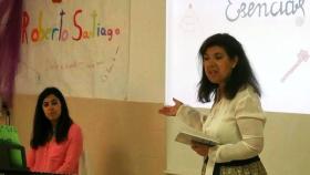Lola Pinto en la presentación de su primer libro en el CEIP Valparaíso de Toledo