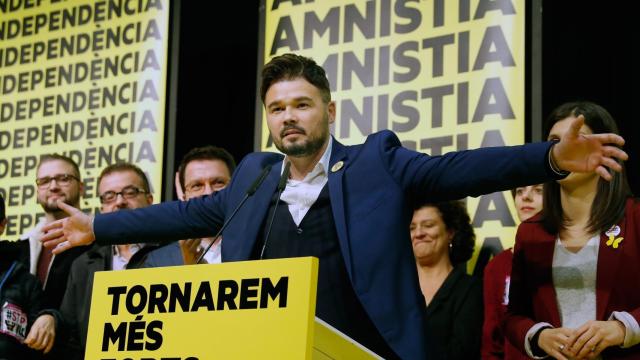 l cabeza de lista al Congreso por ERC, Gabriel Rufián se dirige a los simpatizantes de la formación política tras conocer los resultados de la jornada electoral del 10N.