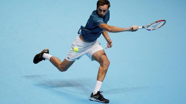Daniil Medvedev ante Stefanos Tsitsipas